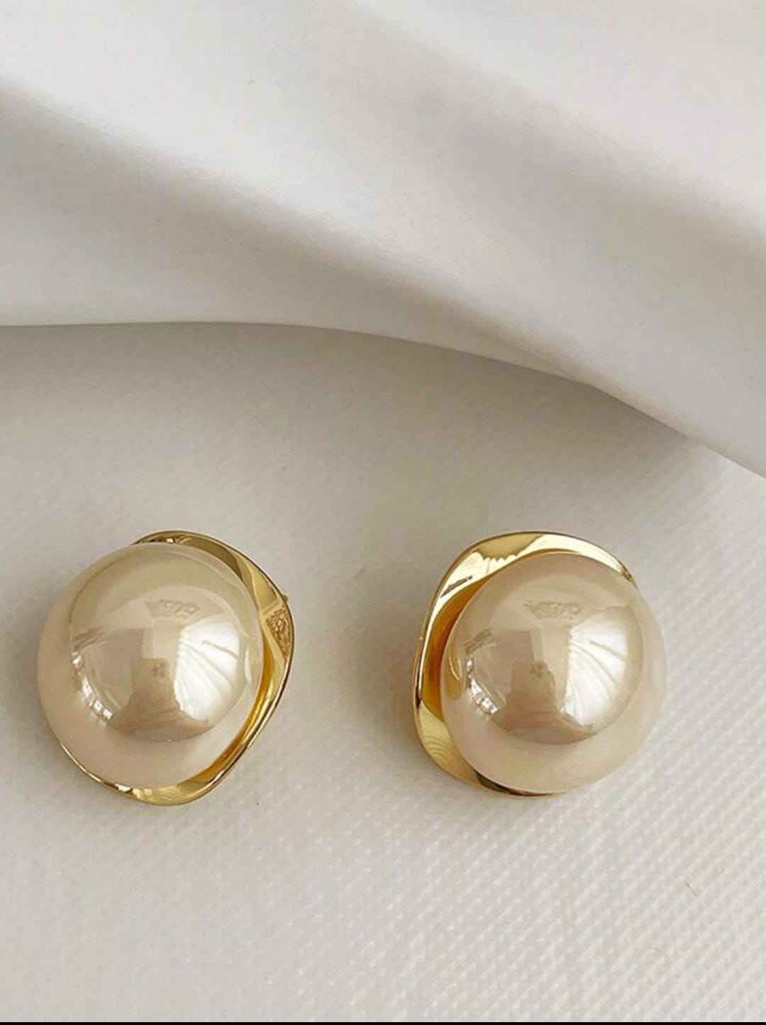 Thai Pearl Studs - FLY