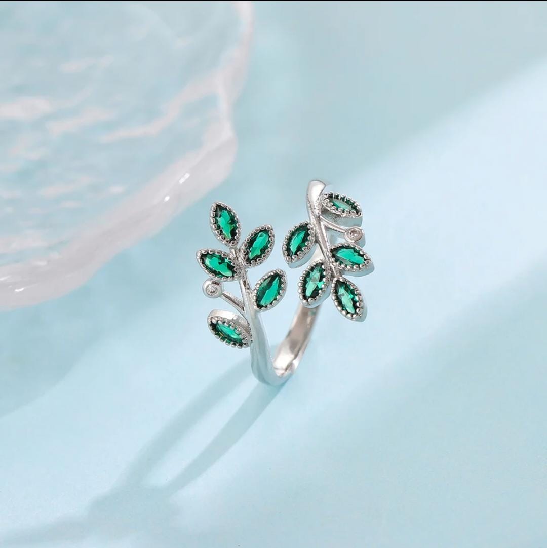 Leafy Charm Ring - FLY