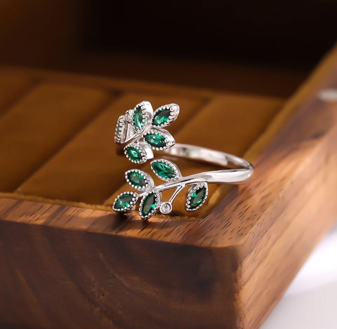 Leafy Charm Ring - FLY