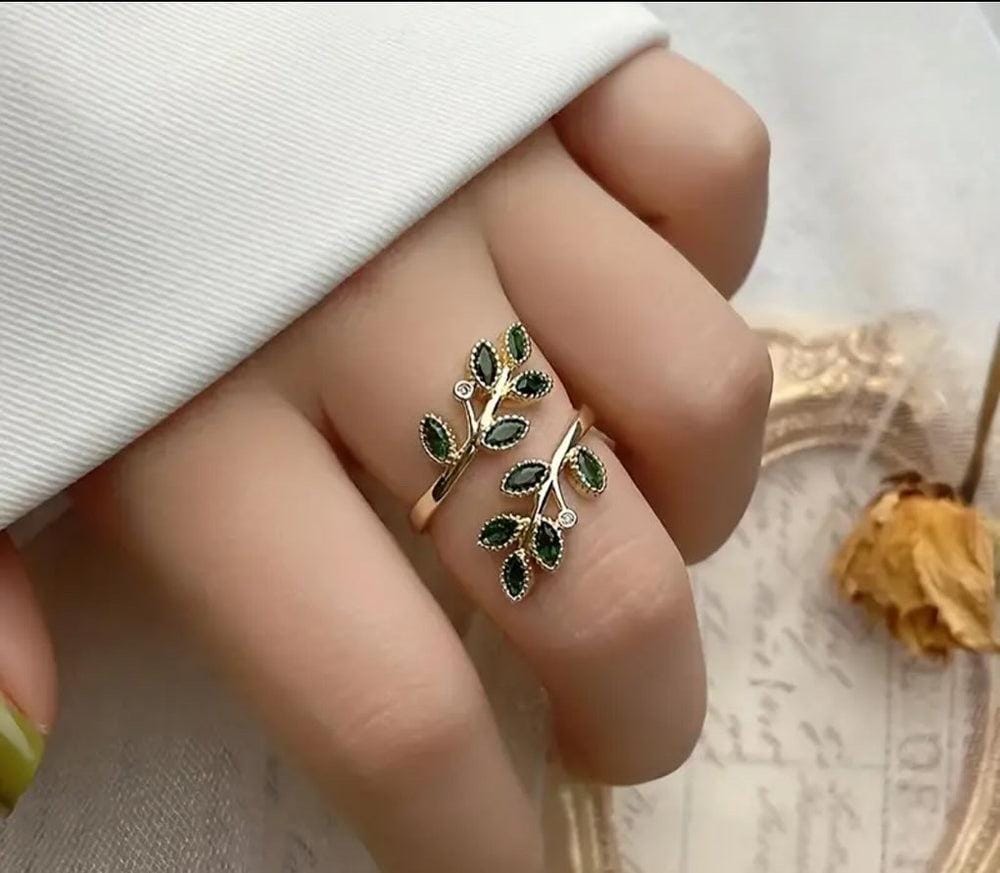 Leafy Charm Ring - FLY
