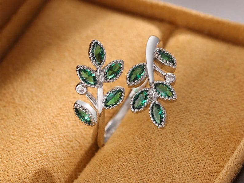 Leafy Charm Ring - FLY