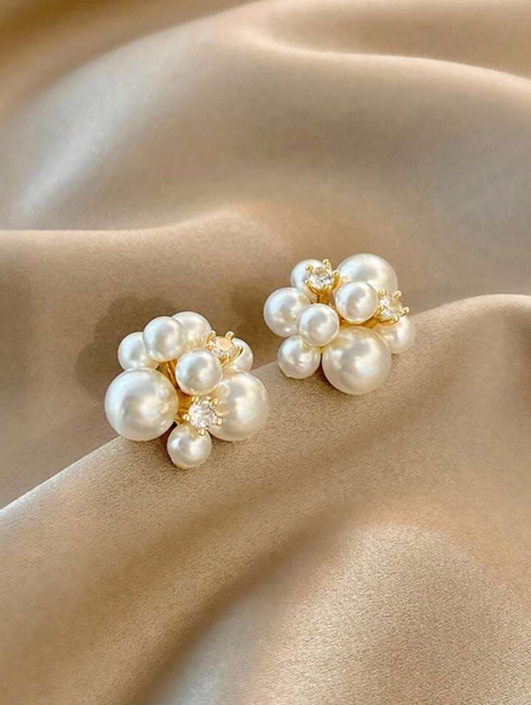 Pearl Frost Studs