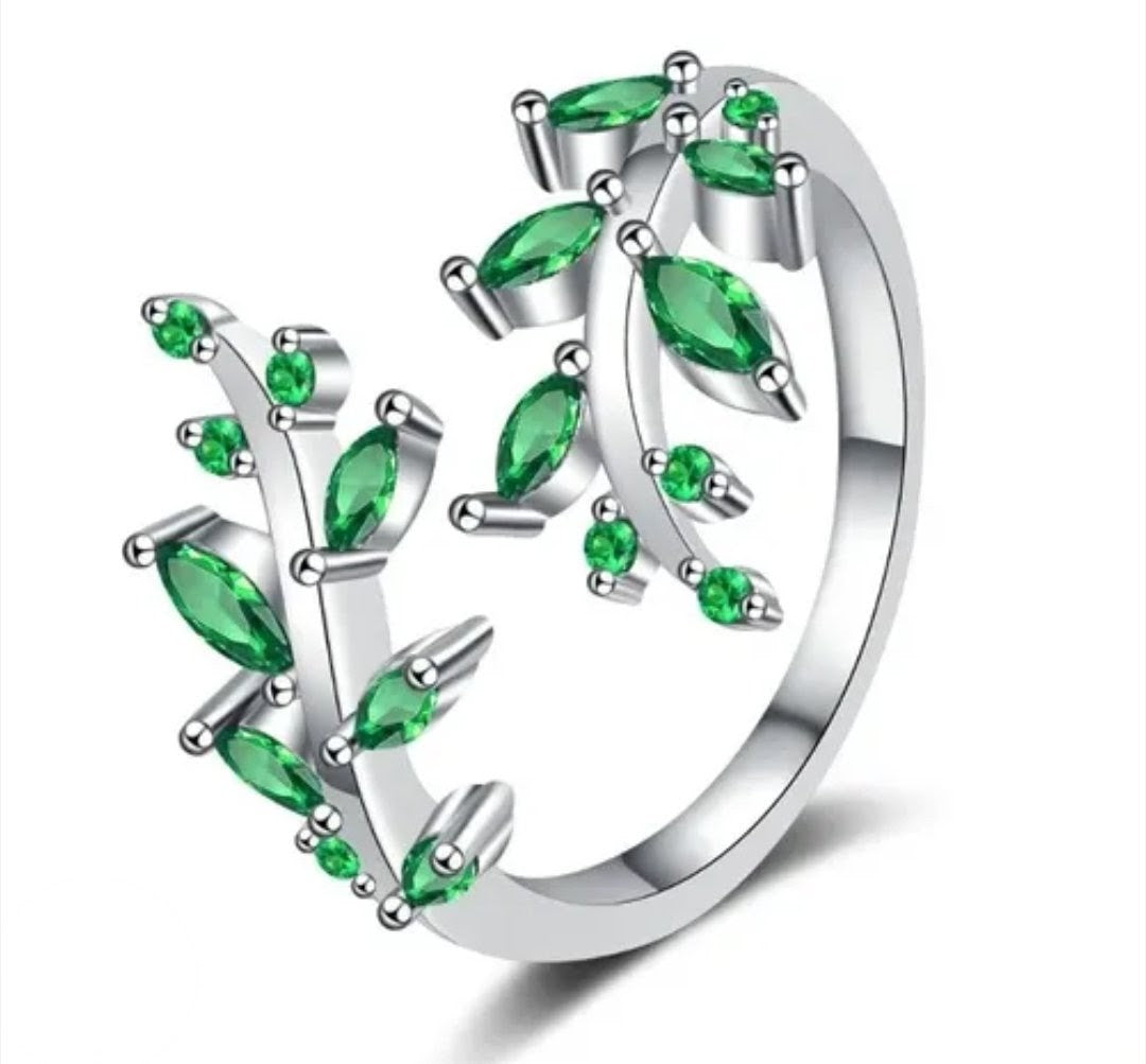 Leafy Charm Ring
