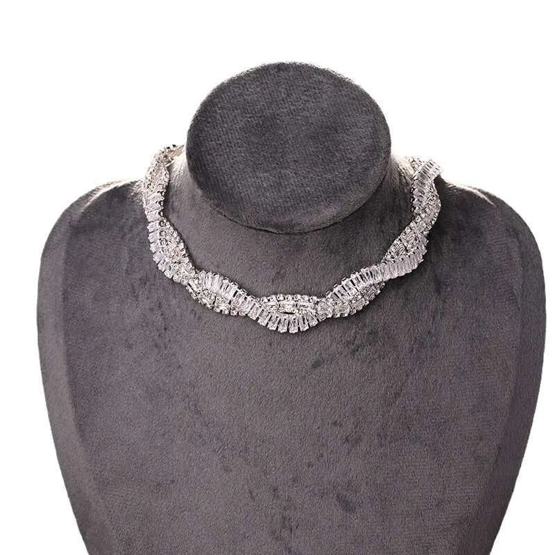 Lumiére Twist Necklace