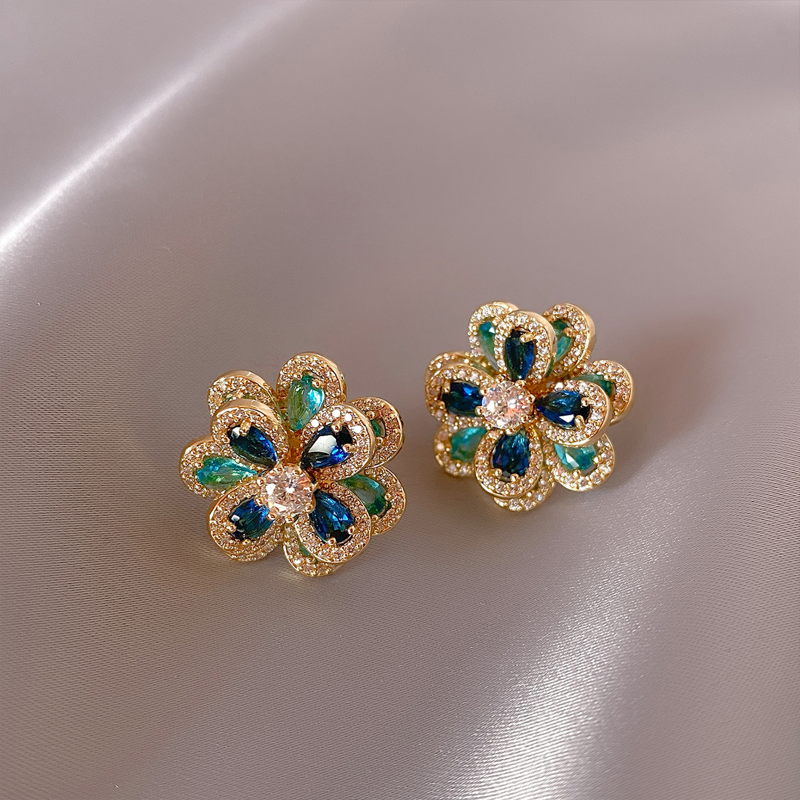 Korean Daisy Earrings