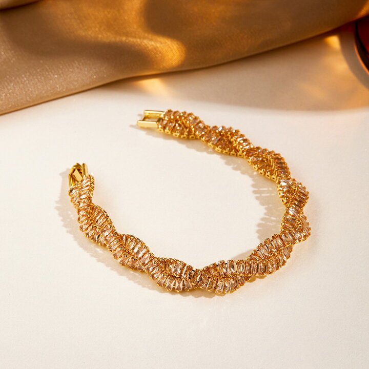 Lumiére Twist Bracelet